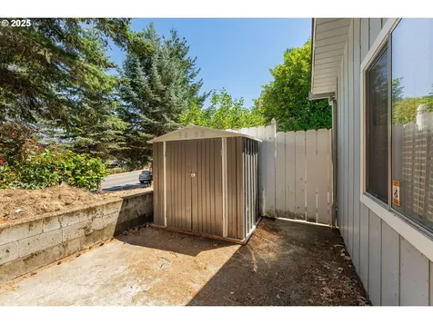1925 NW Sunberry Drive Roseburg OR 97471