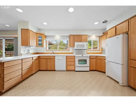 13222 NE Rose Parkway Portland OR 97230