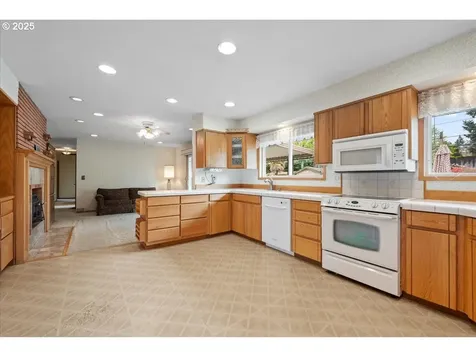 13222 NE Rose Parkway Portland OR 97230
