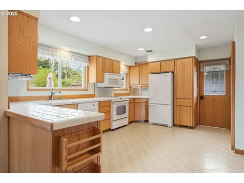 13222 NE Rose Parkway Portland OR 97230