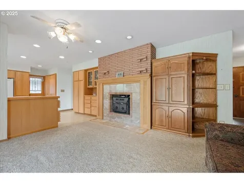 13222 NE Rose Parkway Portland OR 97230