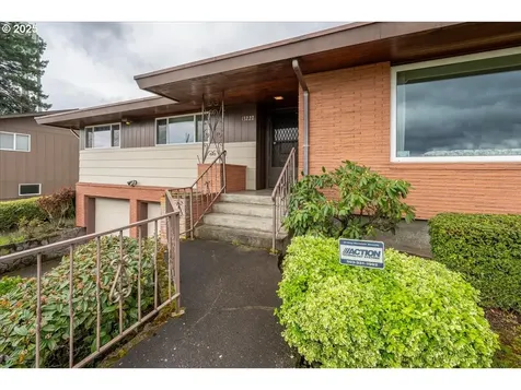 13222 NE Rose Parkway Portland OR 97230