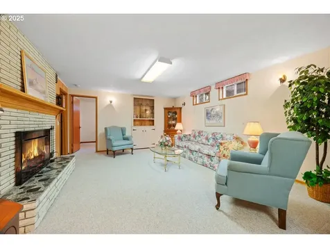 13222 NE Rose Parkway Portland OR 97230