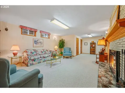 13222 NE Rose Parkway Portland OR 97230