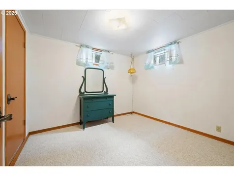 13222 NE Rose Parkway Portland OR 97230