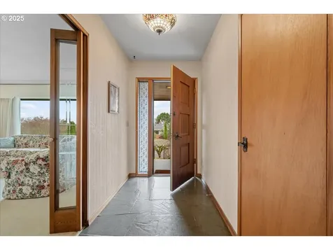 13222 NE Rose Parkway Portland OR 97230