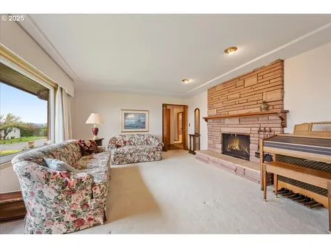 13222 NE Rose Parkway Portland OR 97230