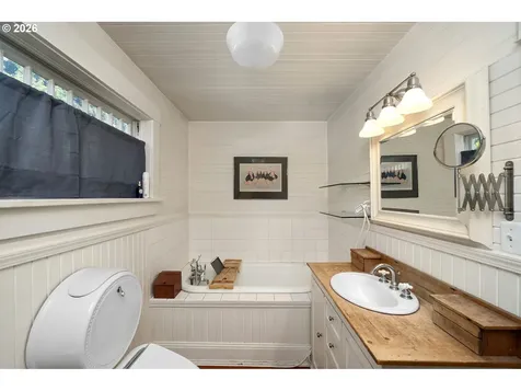 938 Oak Street Lake Oswego OR 97034