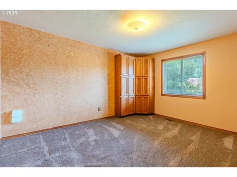 975 SW Florence Court Gresham OR 97080