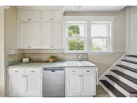 1725 NE 52nd Avenue Portland OR 97213