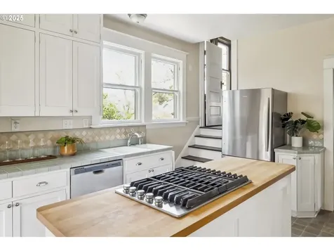 1725 NE 52nd Avenue Portland OR 97213
