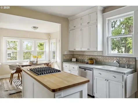 1725 NE 52nd Avenue Portland OR 97213