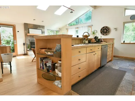 8302 SW 65th Avenue Portland OR 97219