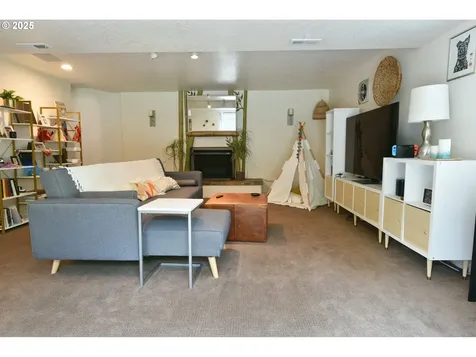 8302 SW 65th Avenue Portland OR 97219
