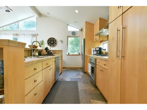 8302 SW 65th Avenue Portland OR 97219