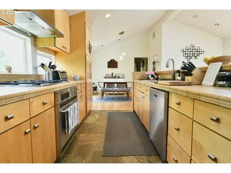 8302 SW 65th Avenue Portland OR 97219