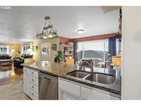 963 SE Glenn Street Roseburg OR 97470