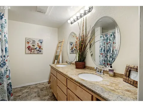 963 SE Glenn Street Roseburg OR 97470