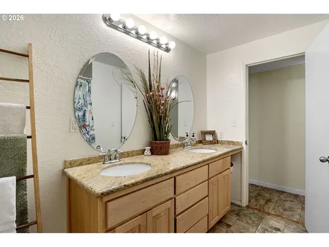 963 SE Glenn Street Roseburg OR 97470