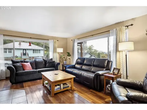 963 SE Glenn Street Roseburg OR 97470