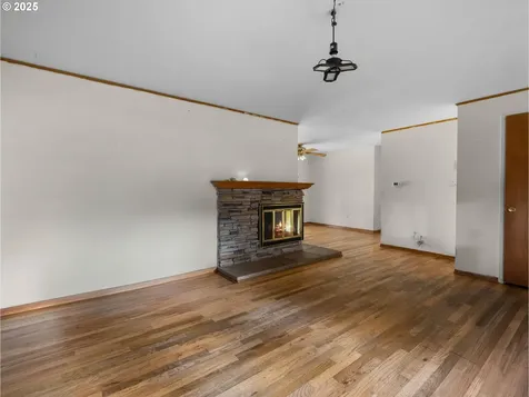 1725 SE 143rd Avenue Portland OR 97233