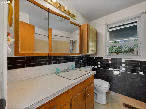 1725 SE 143rd Avenue Portland OR 97233