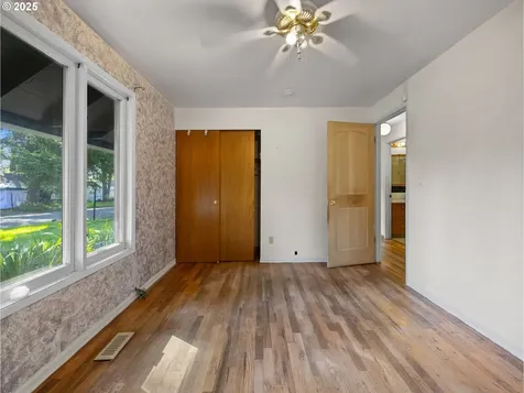 1725 SE 143rd Avenue Portland OR 97233