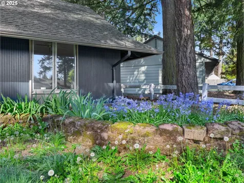 1725 SE 143rd Avenue Portland OR 97233