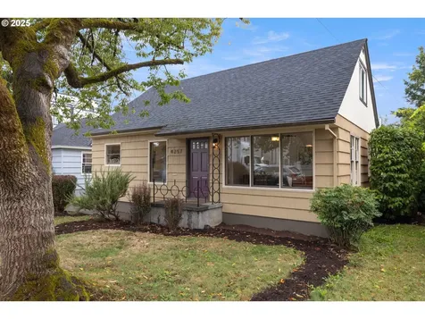 4257 NE Going Street Portland OR 97218