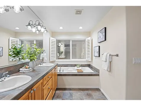 14992 SW Lookout Drive Portland OR 97224