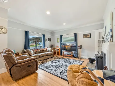637 Niagara Avenue Astoria OR 97103