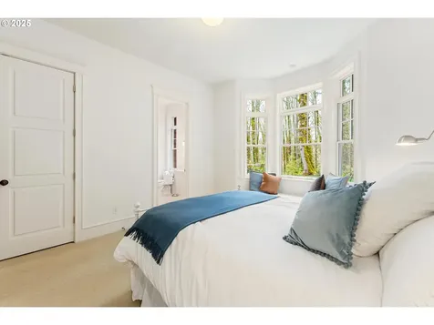 13509 NW Glendoveer Drive Portland OR 97231