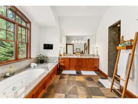 13509 NW Glendoveer Drive Portland OR 97231
