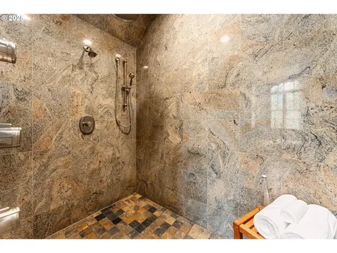 13509 NW Glendoveer Drive Portland OR 97231