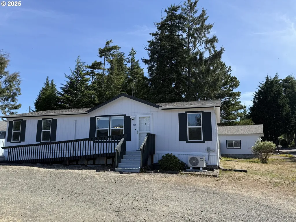 1750 S 28th Court Coos Bay OR 97420