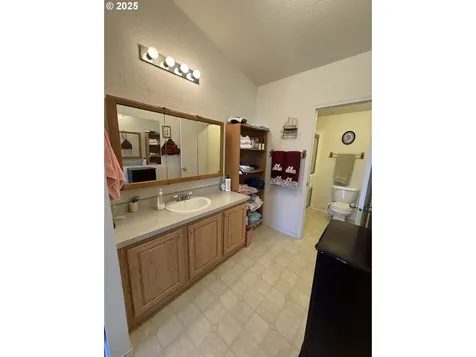 1750 S 28th Court Coos Bay OR 97420