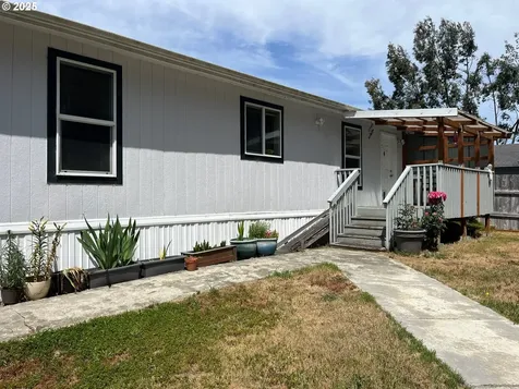 1750 S 28th Court Coos Bay OR 97420