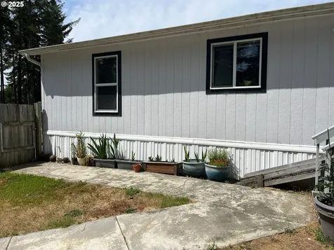 1750 S 28th Court Coos Bay OR 97420