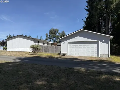 1750 S 28th Court Coos Bay OR 97420