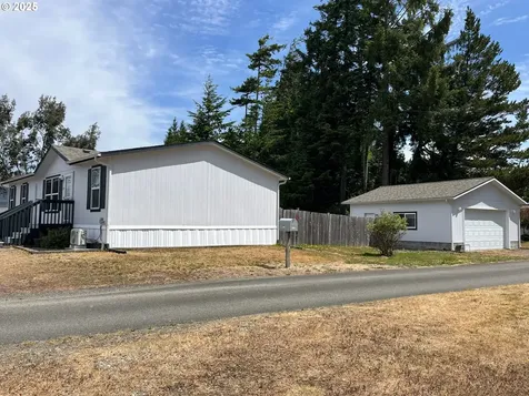 1750 S 28th Court Coos Bay OR 97420