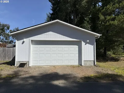 1750 S 28th Court Coos Bay OR 97420