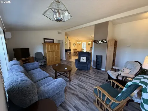 1750 S 28th Court Coos Bay OR 97420