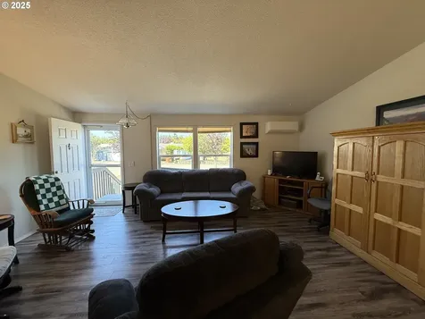 1750 S 28th Court Coos Bay OR 97420