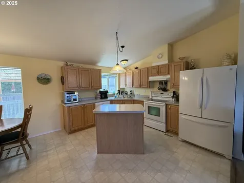1750 S 28th Court Coos Bay OR 97420