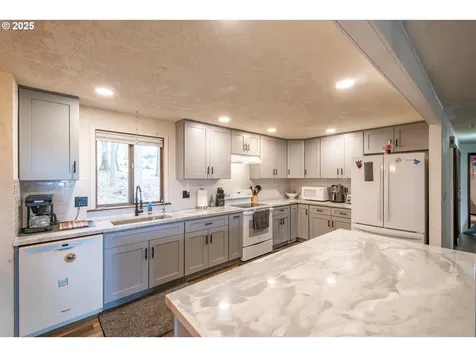 30528 Ty Valley Road Lebanon OR 97355