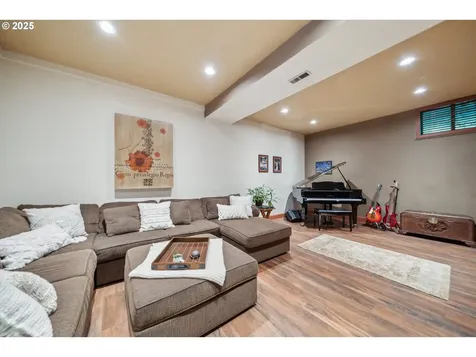 30625 SW Riverwood Drive West Linn OR 97068