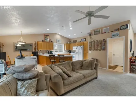 4233 Heavens Way S Salem OR 97302