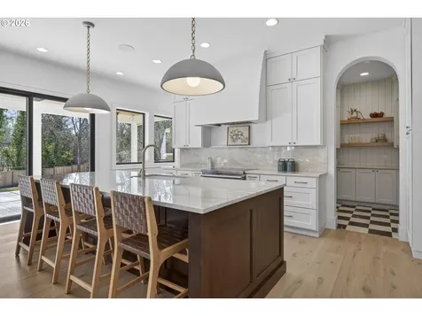 1050 Atwater Road Lake Oswego OR 97034