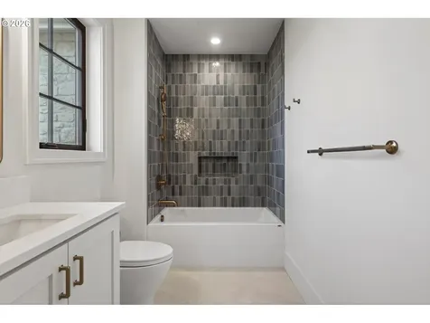 1050 Atwater Road Lake Oswego OR 97034