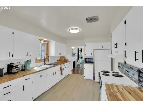8011 SE Lambert Street Portland OR 97206
